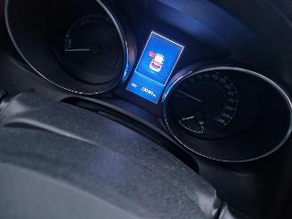 Toyota Auris Auris (E18) Hatchback 5-drs 1.8 16V Hybrid (2ZRFXE) [100kW]  (10-2012/=
03-2019) picture 2