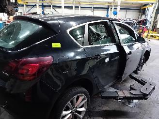 Opel Astra Astra J (PC6/PD6/PE6/PF6) Hatchback 5-drs 1.4 Turbo 16V (A14NET(Euro 5=
)) [103kW]  (12-2009/10-2015) picture 3