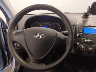 Hyundai I-30 i30 Crosswagon (WWH) Combi 1.4 CVVT 16V (G4FA) [80kW]  (11-2009/06-201=
2) picture 14