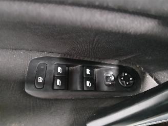 Peugeot 308 308 SW (L4/L9/LC/LJ/LR) Combi 5-drs 1.2 12V e-THP PureTech 130 (EB2ADT=
S(HNS)) [96kW]  (03-2014/06-2021) picture 12