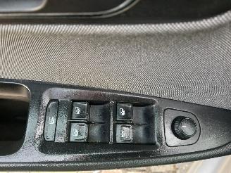 Seat Leon Leon ST (5FF) Combi 5-drs 1.6 TDI 16V (DDYA) [85kW]  (11-2016/08-2020)= picture 12