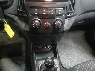 Hyundai I-30 i30 (FD) Hatchback 1.4 CVVT 16V (G4FA) [80kW]  (10-2007/11-2011) picture 17