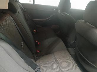 Toyota Avensis Avensis Wagon (T25/B1E) Combi 2.0 16V VVT-i D4 (1AZFSE) [108kW]  (04-2=
003/11-2008) picture 11