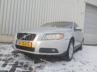 Damaged car Volvo V-70 V70 (BW) Combi 2.0 D 16V (D4204T(Euro 3)) [100kW]  (10-2007/12-2015) 2009/4