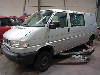 rottamate veicoli commerciali Volkswagen Transporter Transporter/Caravelle T4 Bus 2.5 TDI (AJT) [65kW]  (05-1998/04-2003) 2003/1