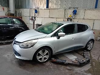 Sloopauto Renault Clio Clio IV (5R) Hatchback 5-drs 0.9 Energy TCE 90 12V (H4B-400(H4B-A4)) [=
66kW]  (11-2012/08-2021) 2013/6
