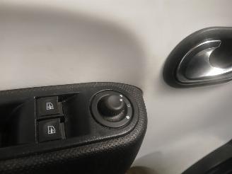 Renault Twingo Twingo III (AH) Hatchback 5-drs 1.0 SCe 70 12V (H4D-400(H4D-A4)) [52kW=
]  (09-2014/...) picture 13