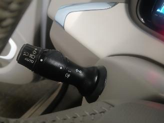 Renault Zoé Zoé (AG) Hatchback 5-drs 46kW (5AM-450(5AM-B4)) [46kW]  (06-2012/...=
) picture 13