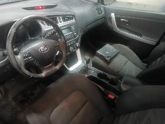 Kia Cee d Cee'd Sportswagon (JDC5) Combi 1.4i CVVT 16V (G4FA) [73kW]  (09-2012/1=
2-2018) picture 11