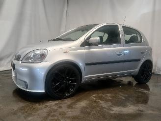 Toyota Yaris Yaris (P1) Hatchback 1.3 16V VVT-i (2SZFE) [64kW]  (04-2002/09-2005) picture 3