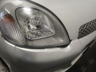 Toyota Yaris Yaris (P1) Hatchback 1.3 16V VVT-i (2SZFE) [64kW]  (04-2002/09-2005) picture 21