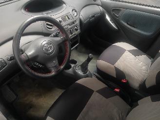 Toyota Yaris Yaris (P1) Hatchback 1.3 16V VVT-i (2SZFE) [64kW]  (04-2002/09-2005) picture 12