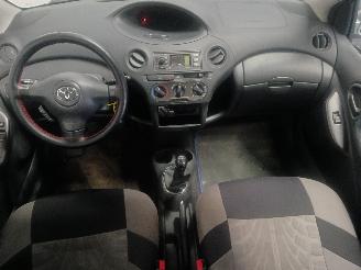 Toyota Yaris Yaris (P1) Hatchback 1.3 16V VVT-i (2SZFE) [64kW]  (04-2002/09-2005) picture 11