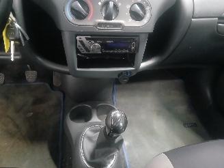 Toyota Yaris Yaris (P1) Hatchback 1.3 16V VVT-i (2SZFE) [64kW]  (04-2002/09-2005) picture 17