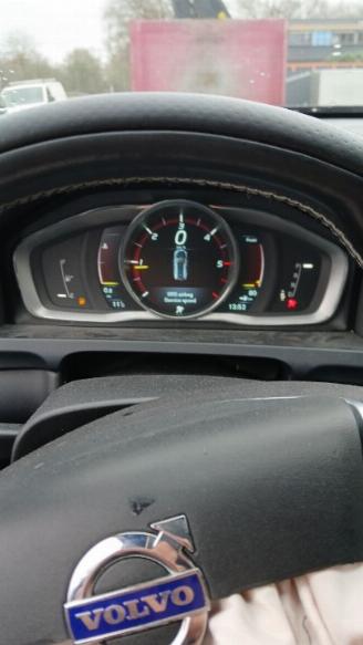 Volvo V-60 V60 I (FW/GW) Combi 2.0 D4 16V (D4204T5(Euro 6)) [133kW]  (10-2013/12-=
2015) picture 2
