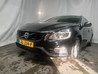 damaged passenger cars Volvo V-60 V60 I (FW/GW) Combi 2.0 D4 16V (D4204T5(Euro 6)) [133kW]  (10-2013/12-=
2015) 2015/9