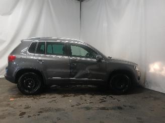 Volkswagen Tiguan Tiguan (5N1/2) SUV 2.0 TDI 16V (CFFB(Euro 5)) [103kW]  (03-2008/07-201=
8) picture 7