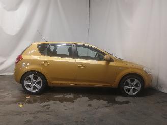 Kia Cee d Cee'd Sporty Wagon (EDF) Combi 1.6 16V (G4FC) [90kW]  (09-2007/12-2012=
) picture 7