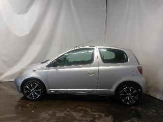 Toyota Yaris Yaris (P1) Hatchback 1.3 16V VVT-i (2SZFE) [64kW]  (04-2002/09-2005) picture 4