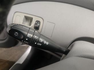 Toyota Yaris Yaris (P1) Hatchback 1.3 16V VVT-i (2SZFE) [64kW]  (04-2002/09-2005) picture 14