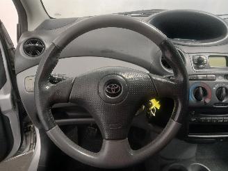 Toyota Yaris Yaris (P1) Hatchback 1.3 16V VVT-i (2SZFE) [64kW]  (04-2002/09-2005) picture 18