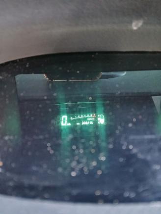 Toyota Yaris Yaris (P1) Hatchback 1.3 16V VVT-i (2SZFE) [64kW]  (04-2002/09-2005) picture 2