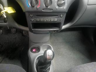 Toyota Yaris Yaris (P1) Hatchback 1.3 16V VVT-i (2SZFE) [64kW]  (04-2002/09-2005) picture 17