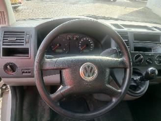 Volkswagen Transporter Transporter T5 Van 1.9 TDi (AXC) [63kW]  (04-2003/11-2009) picture 16