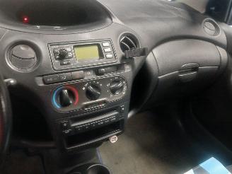 Toyota Yaris Yaris (P1) Hatchback 1.3 16V VVT-i (2SZFE) [64kW]  (04-2002/09-2005) picture 15