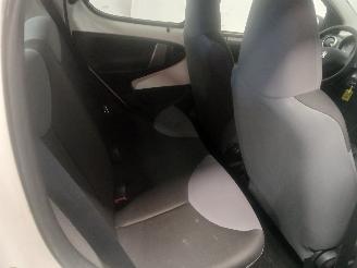 Peugeot 107 107 Hatchback 1.0 12V (384F(1KR)) [50kW]  (06-2005/05-2014) picture 10