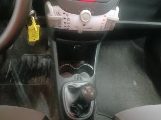 Peugeot 107 107 Hatchback 1.0 12V (384F(1KR)) [50kW]  (06-2005/05-2014) picture 16