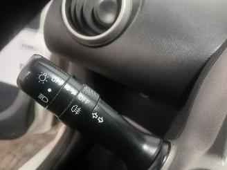 Peugeot 107 107 Hatchback 1.0 12V (384F(1KR)) [50kW]  (06-2005/05-2014) picture 13