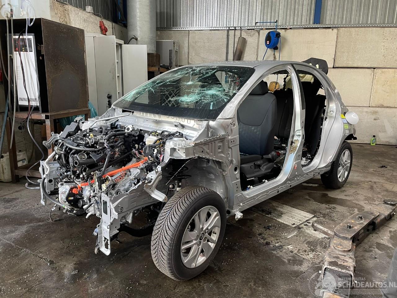 Toyota Yaris Yaris IV (P21/PA1/PH1) Hatchback 1.5 12V Hybrid 115 (M15AFXE) [85kW]  =
(02-2020/...)