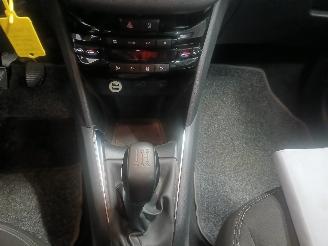 Peugeot 208 208 I (CA/CC/CK/CL) Hatchback 1.2 Vti 12V PureTech 82 (EB2F(HMZ)) [60k=
W]  (03-2012/12-2019) picture 19