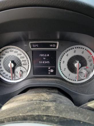 Mercedes A-klasse A (W176) Hatchback 1.6 A-180 16V (M270.910) [90kW]  (09-2012/05-2018) picture 2