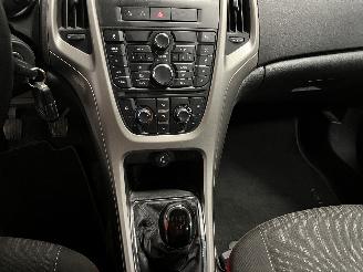 Opel Astra Astra J Sports Tourer (PD8/PE8/PF8) Combi 1.4 16V ecoFLEX (A14XER(Euro=
 5)) [74kW]  (10-2010/10-2015) picture 17