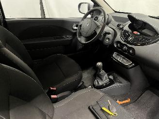 Renault Twingo Twingo II (CN) Hatchback 3-drs 1.2 16V (D4F-764(D4F-E7)) [55kW]  (03-2=
007/09-2014) picture 9