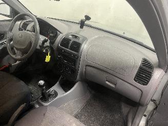 Hyundai Accent Accent Hatchback 1.3 12V (G4EA) [62kW]  (08-2002/11-2005) picture 8