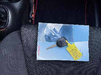 Toyota Yaris Yaris (P1) Hatchback 1.5 TS 16V VVT-i (1NZFE) [77kW]  (01-2003/11-2005=
) picture 19