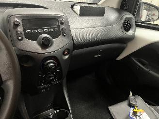 Toyota Aygo Aygo (B40) Hatchback 1.0 12V VVT-i (1KR-FE) [51kW]  (05-2014/06-2018) picture 14