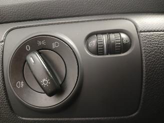 Volkswagen Golf Golf V (1K1) Hatchback 1.4 16V (BCA) [55kW]  (10-2003/05-2006) picture 14