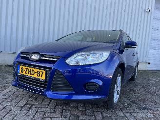 uszkodzony samochody osobowe Ford Focus Focus 3 Wagon Combi 1.0 Ti-VCT EcoBoost 12V 100 (M2DA(Euro 5)) [74kW] =
 (02-2012/05-2018) 2014/12