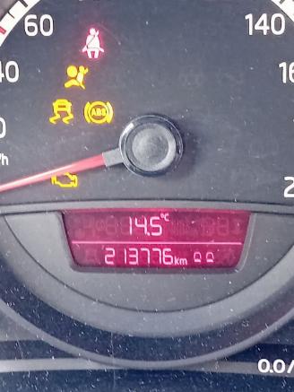 Volkswagen Up! Up! (121) Hatchback 1.0 12V 60 (CHYA) [44kW]  (08-2011/08-2020) picture 2