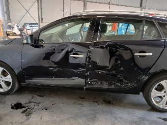 Renault Mégane Megane III Grandtour (KZ) Combi 5-drs 2.0 16V CVT (M4R-F713) [103kW]  =
(05-2009/02-2016) picture 28