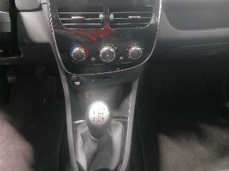 Renault Clio Clio IV (5R) Hatchback 5-drs 0.9 Energy TCE 90 12V (H4B-400(H4B-A4)) [=
66kW]  (11-2012/08-2021) picture 16