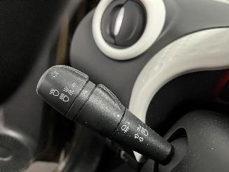 Renault Twingo Twingo III (AH) Hatchback 5-drs 1.0 SCe 70 12V (H4D-400(H4D-A4)) [52kW=
]  (09-2014/...) picture 17