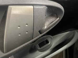 Peugeot 107 107 Hatchback 1.0 12V (384F(1KR)) [50kW]  (06-2005/05-2014) picture 18