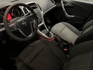 Opel Astra Astra J Sports Tourer (PD8/PE8/PF8) Combi 1.4 16V ecoFLEX (A14XER(Euro=
 5)) [74kW]  (10-2010/10-2015) picture 12