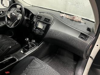 Nissan Pulsar Pulsar (C13) Hatchback 1.2 DIG-T 16V (HRA2DDT) [85kW]  (10-2014/...) picture 16