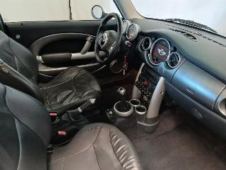 Mini Mini Mini Cooper S (R53) Hatchback 1.6 16V (W11-B16A) [120kW]  (03-2002/09-=
2006) picture 9